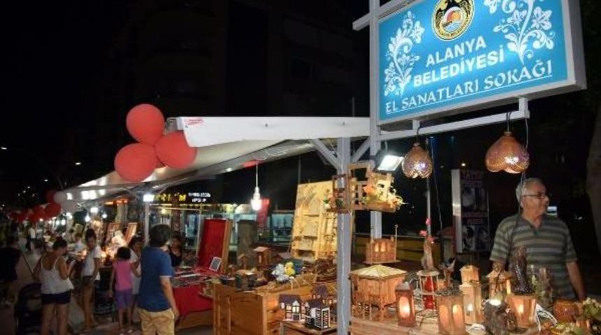 Kadınlar El Sanatları Sokağı'nda H&uuml;nerlerini Sergiliyor