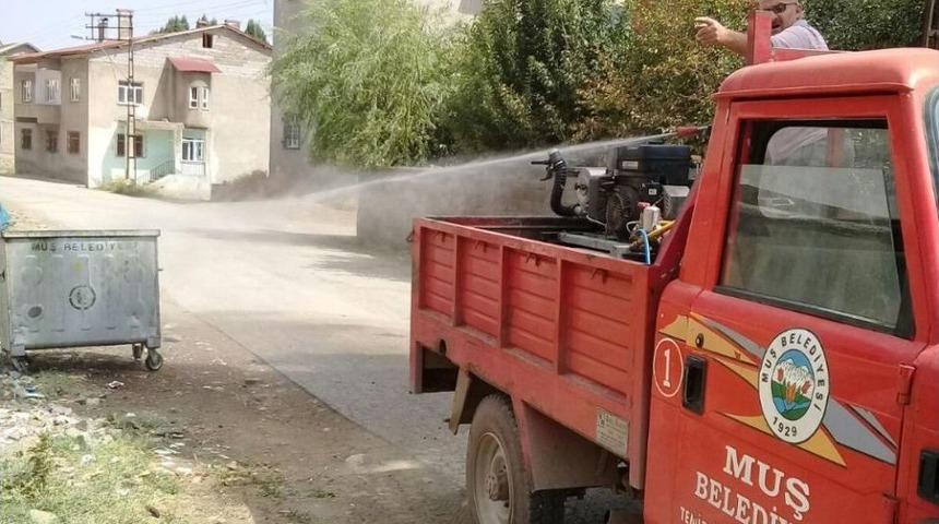 Muş Belediyesinden İla&ccedil;lama &Ccedil;alışması