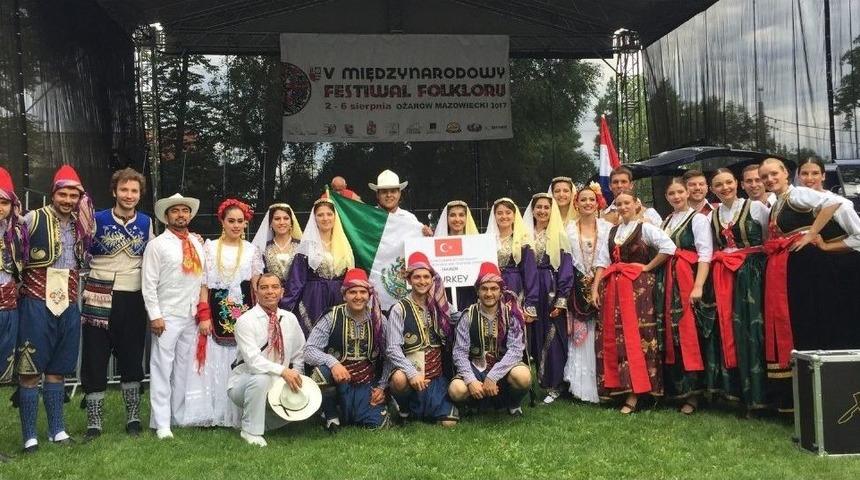 Esogü Hamer Halk Oyunları Ekibi Polonya’da