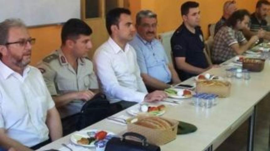 Altıntaş Kaymakamı Musa Kazım &Ccedil;elik: "biz &Ouml;nce Yoldaş Olduk Şimdi Yolda Y&uuml;r&uuml;yoruz"