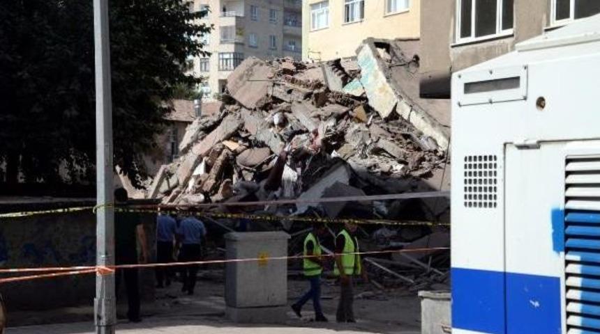 &Ccedil;&ouml;ken Binada Ekiplerin Incelemesi Başladı