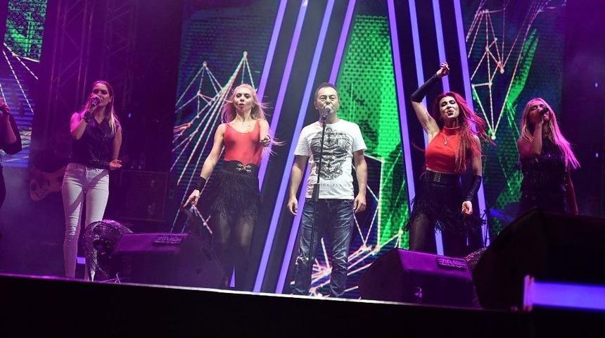 B&uuml;y&uuml;k Ankara Festivali&rsquo;nde Serdar Orta&ccedil; R&uuml;zgarı