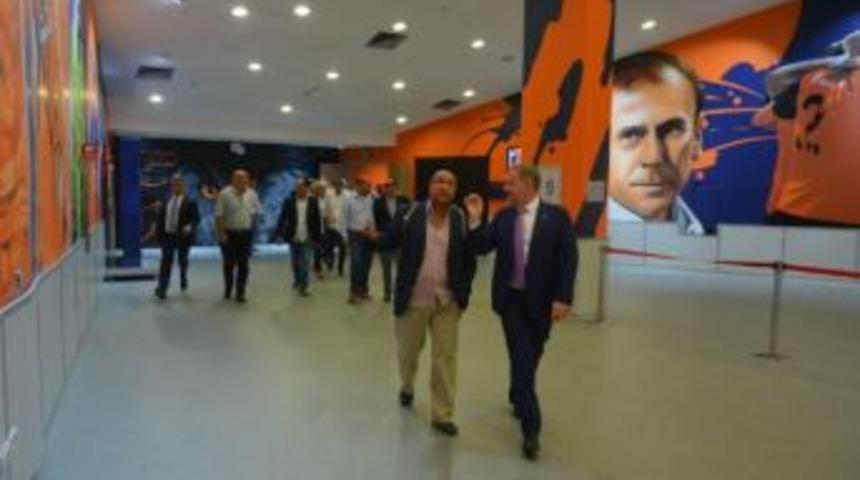 Başakşehir Diğer Kul&uuml;plere &Ouml;rnek Olacak Bir Transfer Politikası Izliyor