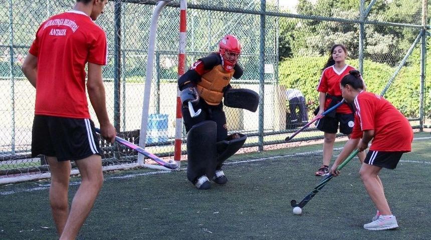 Muratpaşa&rsquo;dan &Ccedil;im Hokeyi Kursu