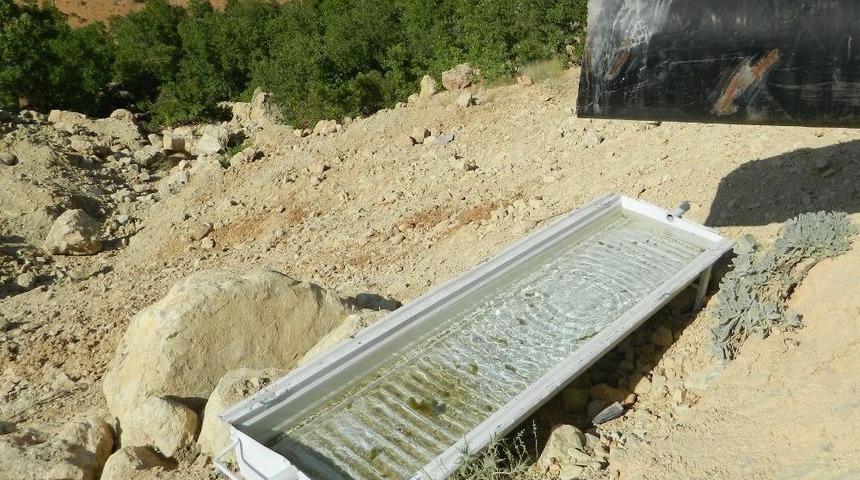 Yabani Hayvanlar İ&ccedil;in Su Tekneleri Yerleştirildi