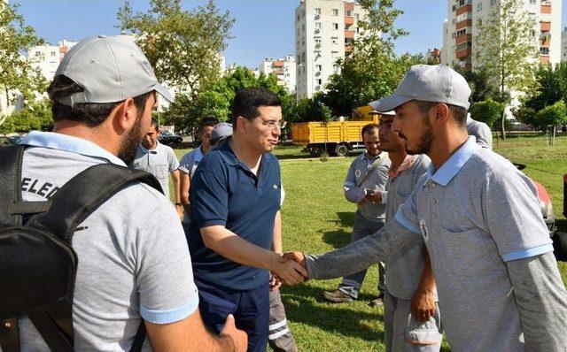 Tütüncü İşçilere Moral Verdi