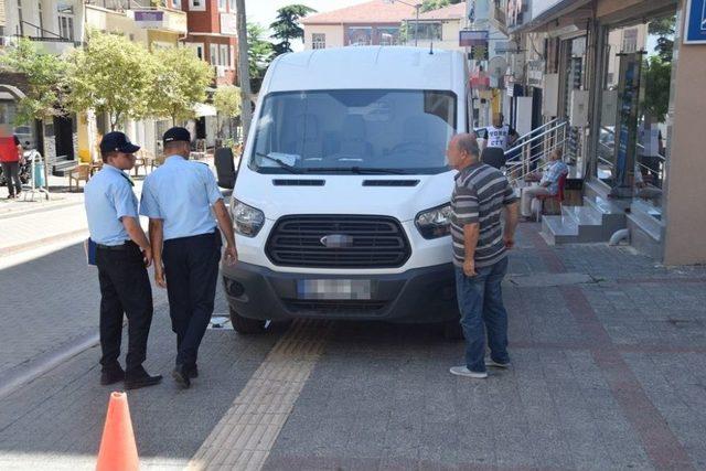 Süleymanpaşa’da Kaldırımlara Park Eden Araçlara İşlem Yapılıyor