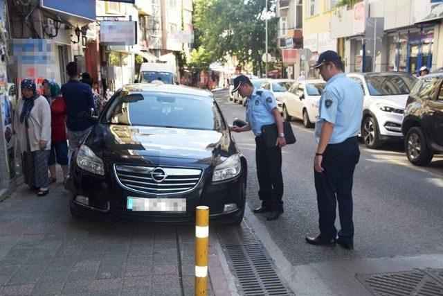 Süleymanpaşa’da Kaldırımlara Park Eden Araçlara İşlem Yapılıyor