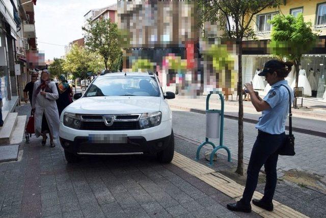 Süleymanpaşa’da Kaldırımlara Park Eden Araçlara İşlem Yapılıyor