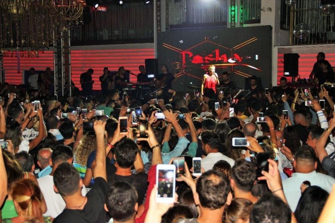 Yıldız Tilbe&rsquo;yi G&ouml;r&uuml;nt&uuml;lemek İ&ccedil;in Birbirleriyle Yarıştılar