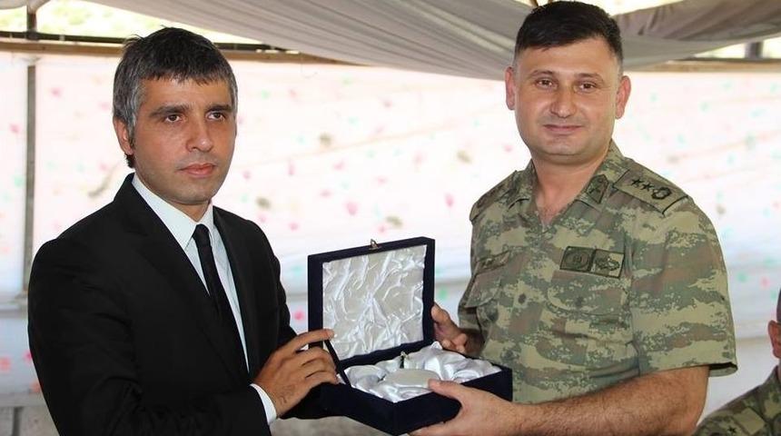 Oltu Garnizon Komutanını Uğurladı