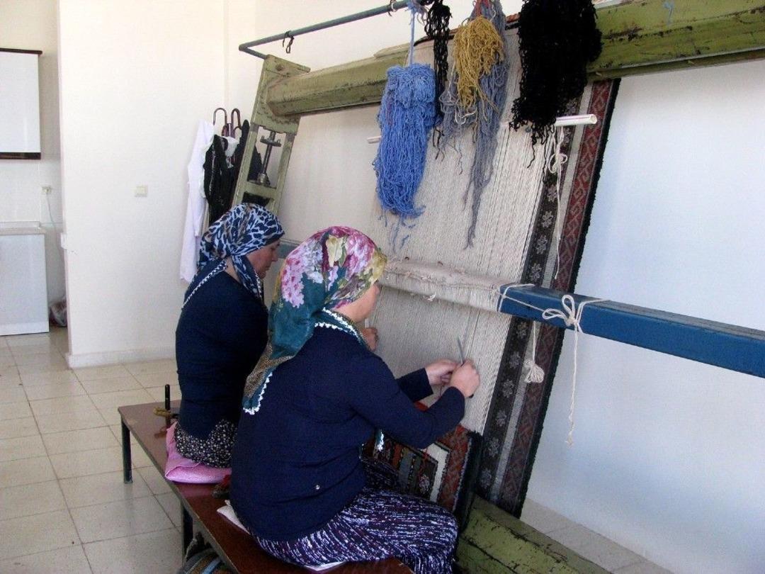 Unutulmaya Y&uuml;z Tutmuş El Sanatları G&uuml;n Y&uuml;z&uuml;ne &Ccedil;ıkarılıyor