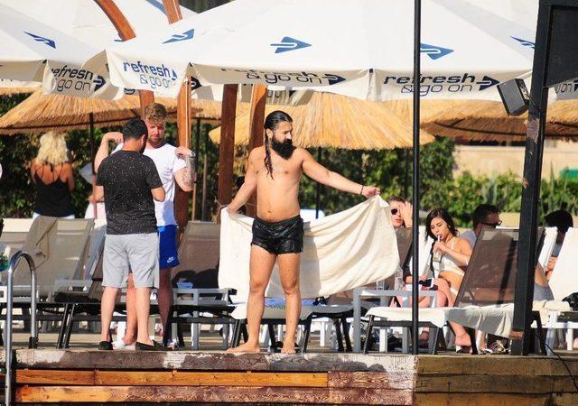 Koray Avcı, Bodrum’da Tatilin Tadını Çıkarıyor