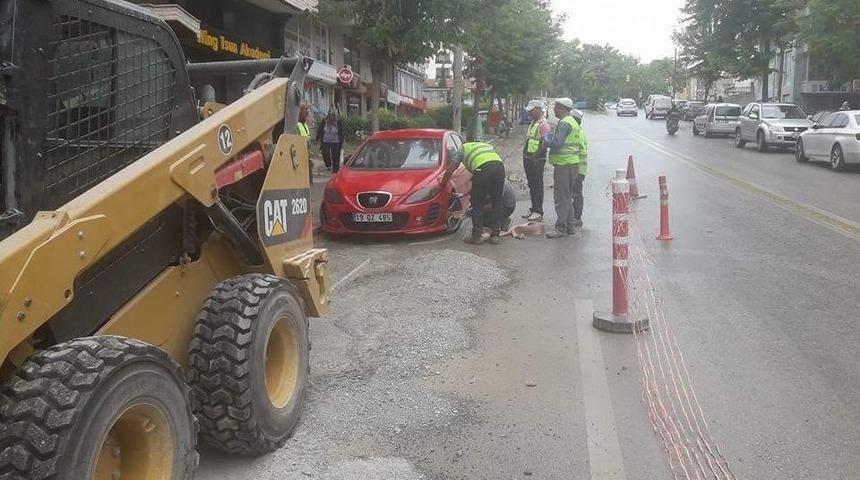 İnternet &Ccedil;alışması İ&ccedil;in Ara&ccedil;ları Halatla &Ccedil;ektiler