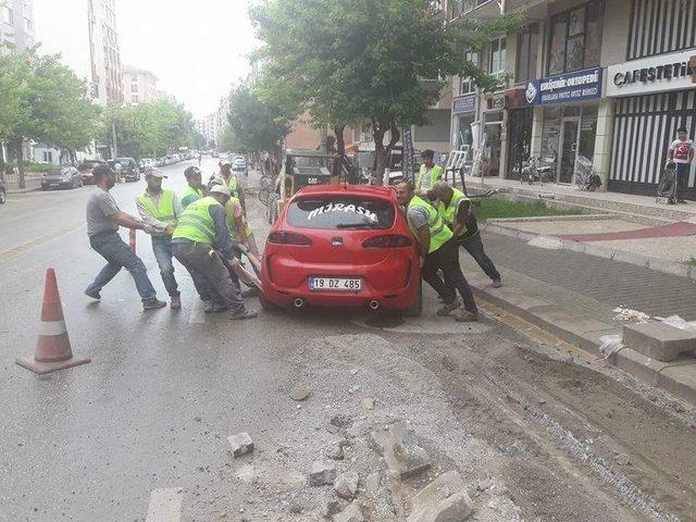 İnternet Çalışması İçin Araçları Halatla Çektiler