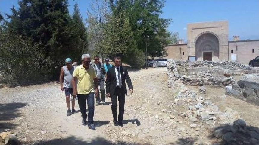 Deprem, Tarihi Be&ccedil;in Kalesi'ndeki Bazı Yapılara Zarar Vermiş