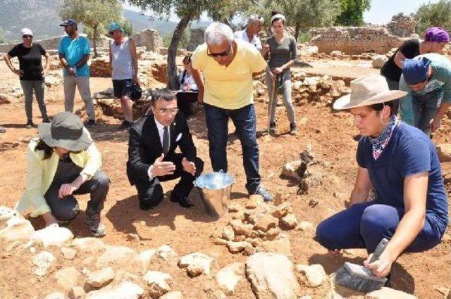 Deprem, Tarihi Beçin Kalesi'ndeki Bazı Yapılara Zarar Vermiş