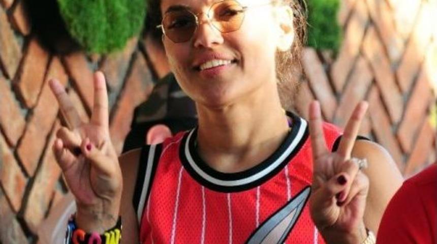 Okan &Ccedil;aldı, Demet Akalın Eğlendi