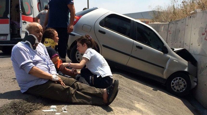 Turgutlu&rsquo;da Trafik Kazası: 4 Yaralı