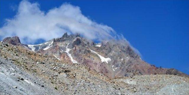 Ağustos Sıcağı Erciyes'te Buzulları Eritti