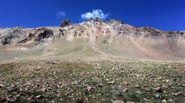 Ağustos Sıcağı Erciyes'te Buzulları Eritti