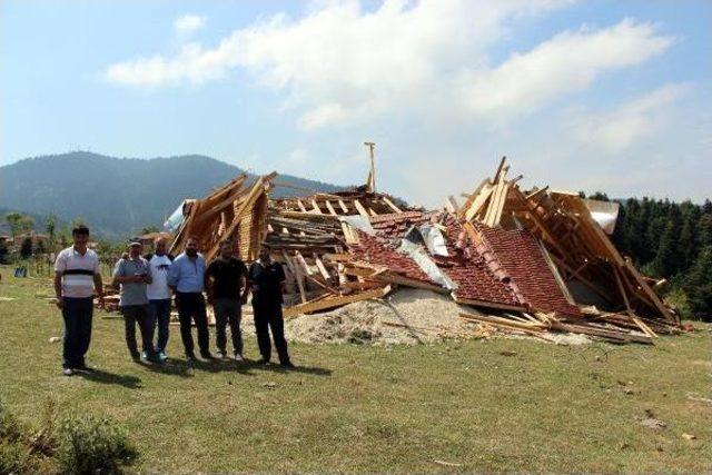 Yaylada Kaçak Yaptığı Evini Kendisi Yıktı