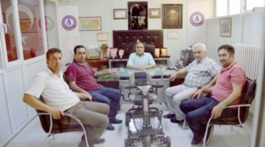 Hayırsever Vatandaştan Asd&rsquo;ye Ak&uuml;l&uuml; Sandalye Bağışı