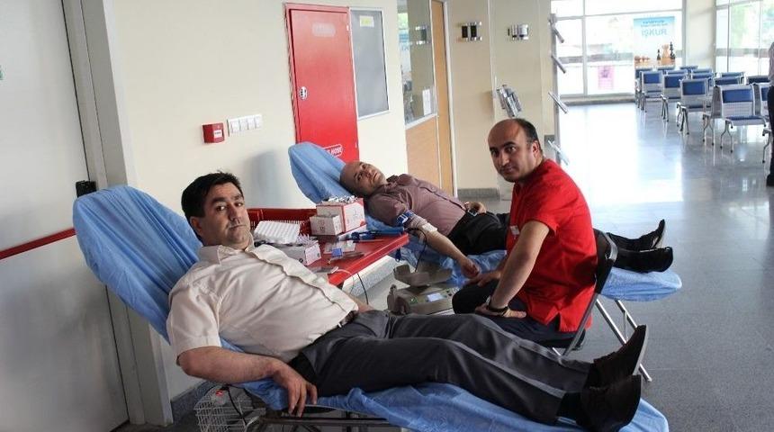 İşkur Personeli Kan Bağışında Bulundu
