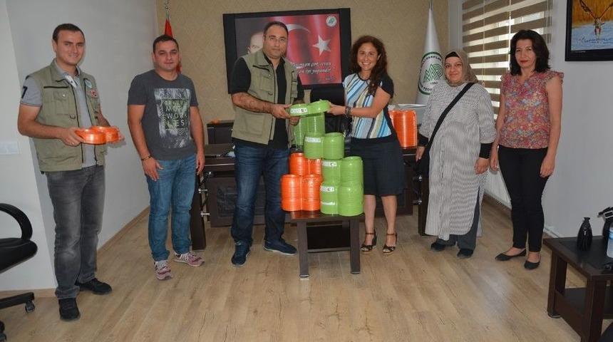 Sokak Hayvanları İ&ccedil;in Mama Kabı Dağıtıldı