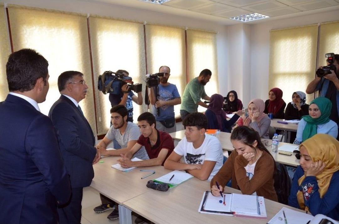 Milli Eğitim Bakanı Yılmaz&rsquo;dan &Ouml;ğrencilere İngilizce Uyarısı