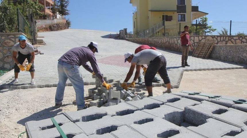Toroslar Belediyesi, Mahallelerde Çalışmalarını Sürdürüyor