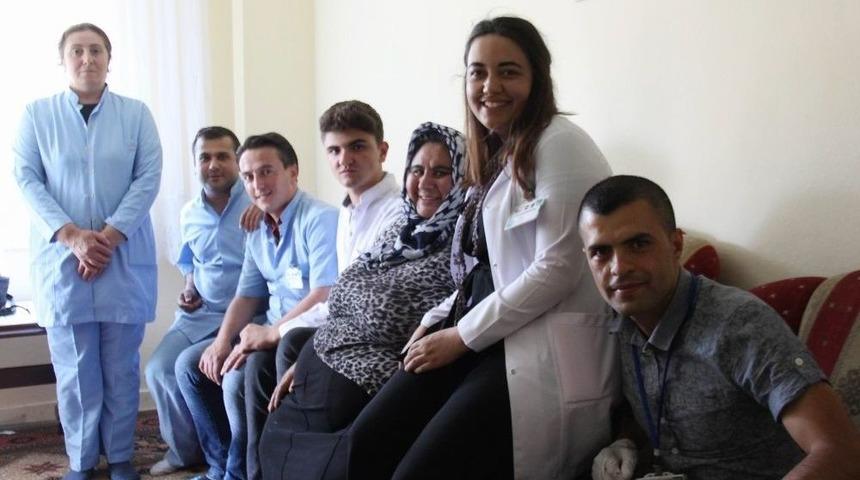 Katıksız Ekmek Yiyen Kayserili Ailenin Y&uuml;z&uuml; Gelen Yardımlarla G&uuml;ld&uuml;