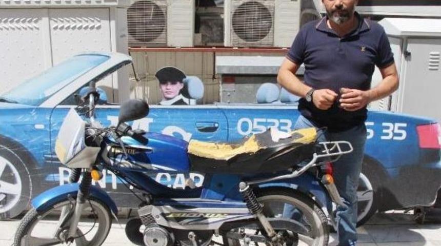Hırsıza Sosyal Medyadan &Ccedil;ağrı Yaptı Motosikletine Kavuştu