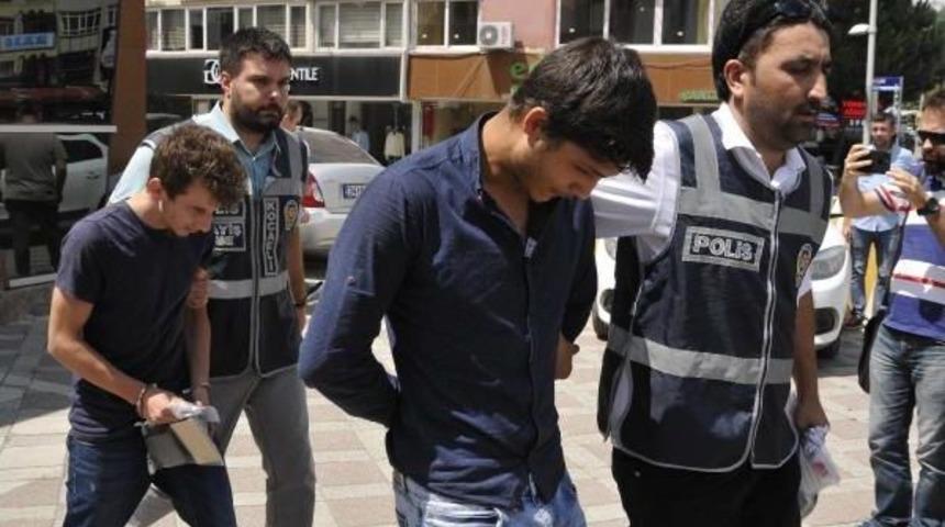 &Ccedil;aldıkları Motosikleti Sosyal Medyadan Satarken Yakalandılar