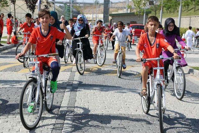 Başakşehir Spor Parkı’na Vatandaşlar İçin 50 Bisiklet Yerleştirildi