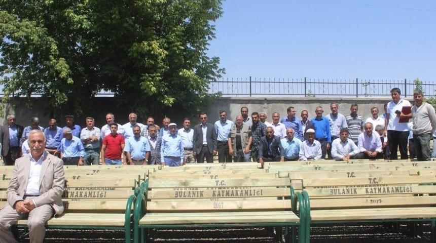 Bulanık&rsquo;ta K&ouml;ylere Oturma Bankları Dağıtıldı
