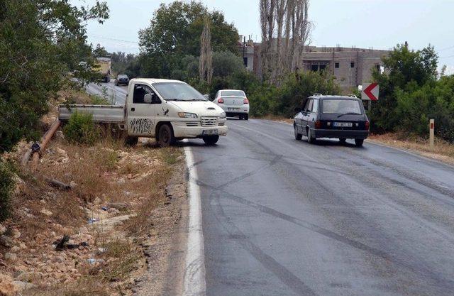 Karayoluna Sızan Motorin Kazalara Sebep Oldu