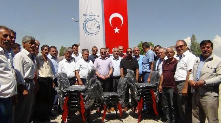 Erciş Belediyesinden Taziye Evlerine 3 Bin Adet Sandalye