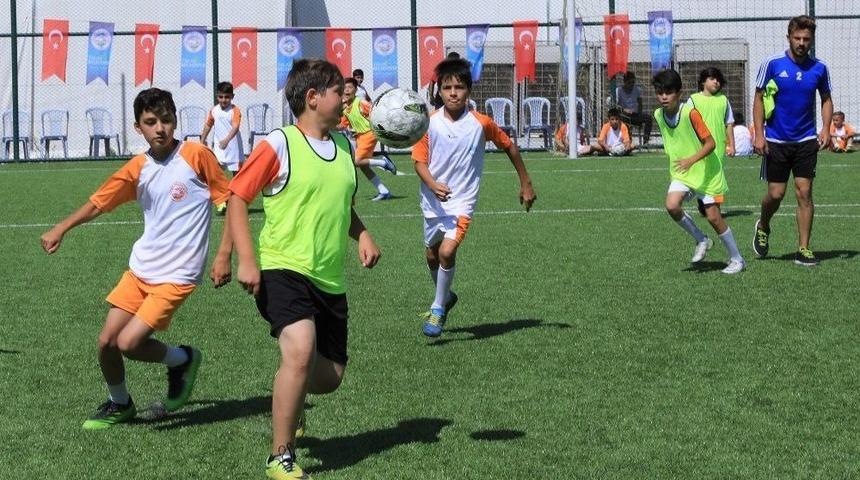 Talas&rsquo;ta &Uuml;&ccedil;&uuml;nc&uuml; Futbol Akademisi Heyecanı