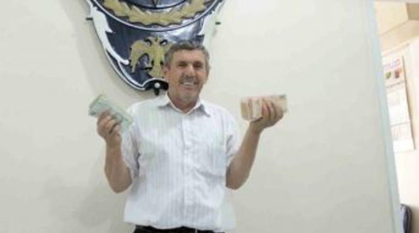 &Ccedil;ektiği Krediyi Dolandırıcılara Yatırırken Vatandaşlar Kurtardı