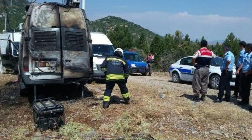 Gsm Şirketine Ait Bakım Kontrol Minib&uuml;s&uuml; Yandı