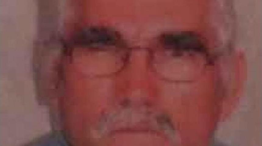 Elektrik Direğine &Ccedil;arpan Motosiklet S&uuml;r&uuml;c&uuml;s&uuml; &Ouml;ld&uuml;