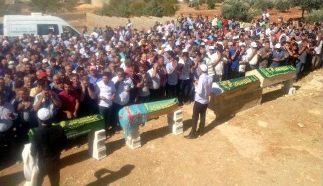 Tatil Dönüşü Kazada Ölen 6 Kişilik Gurbetçi Ailenin Cenazeleri Gaziantep'e Getirildi (4)