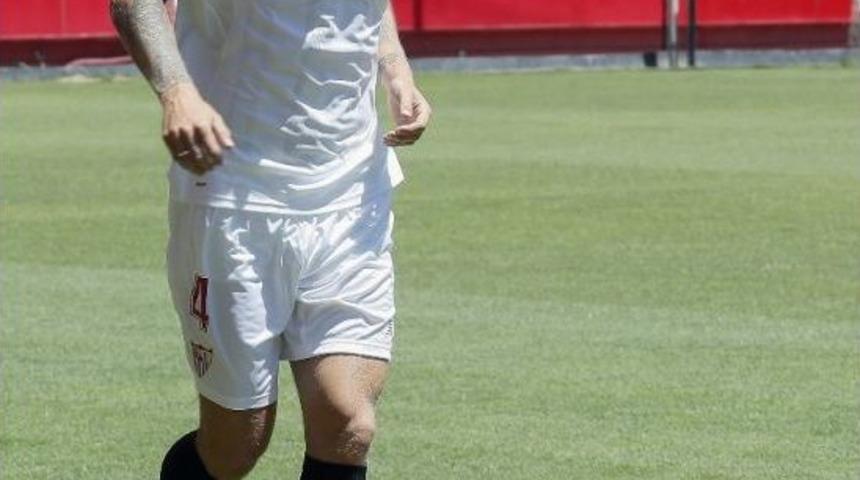 Kjaer Sevilla&rsquo;ya İmzayı Attı