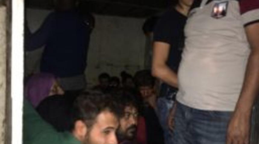 49 G&ouml;&ccedil;men Yakalandı, 3 G&ouml;&ccedil;men Ka&ccedil;ak&ccedil;ısı Tutuklandı