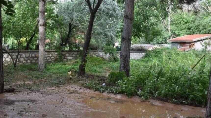 Konya&rsquo;Da Şiddetli Yağış &Ccedil;ayırbağı Mahallesi&rsquo;Ni Vurdu
