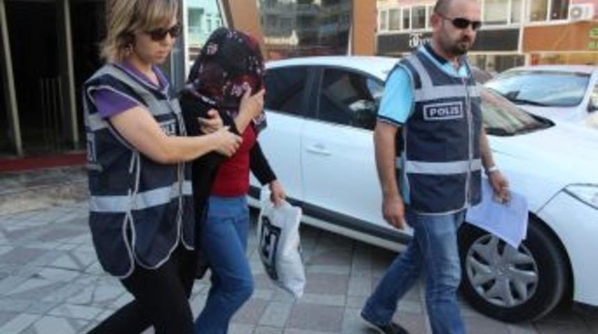 Polisten Yankesici Kadına Su&ccedil;&uuml;st&uuml;