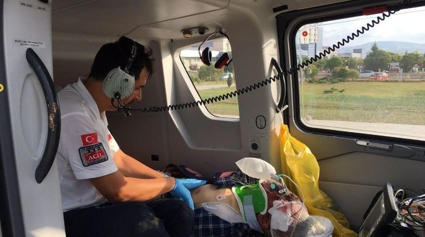 Kazada Ağır Yaralanan Trakt&ouml;r S&uuml;r&uuml;c&uuml; Ambulans Helikopter İle Hastaneye Kaldırıldı