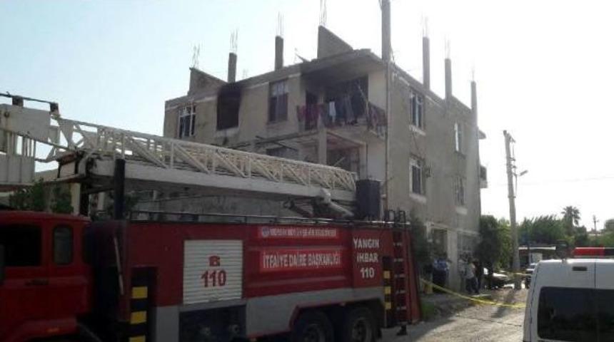 Silifke'de Iki Katlı Binada Yangın; 2 &Ccedil;ocuk &Ouml;ld&uuml;