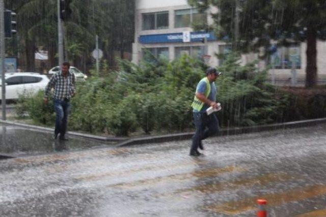 Niğde’De Yağmur Vatandaşları Hazırlıksız Yakaladı